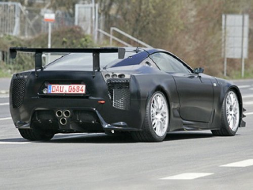 Главное отличие гоночной версии Lexus LF-A от…