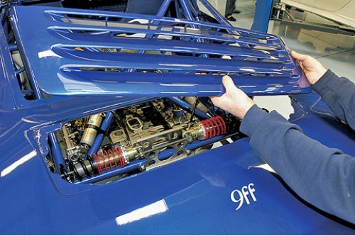 А мотор, как у McLaren F1, — весь в золоте.…
