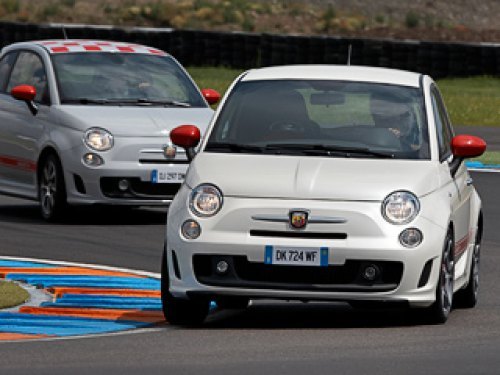 Маленький, но злобный Fiat 500 Abarth Opening…