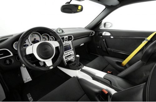 Инженеры TechArt заботливо оставили в GTstreet RS…