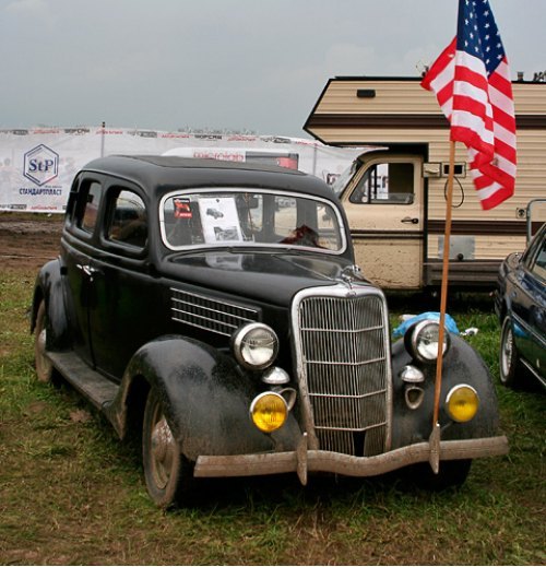 Этот Ford V8 1935–1936 годов с двигателем объемом…