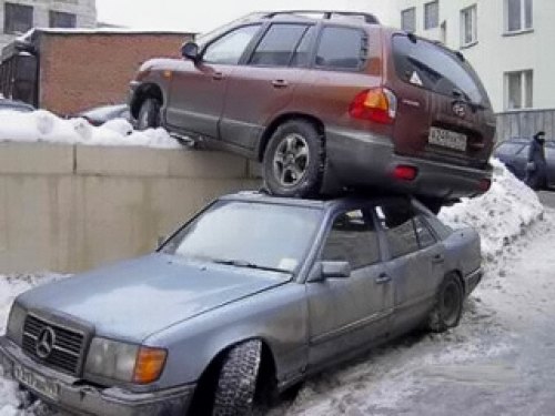 Сейчас жители столицы вынуждены парковать свои…