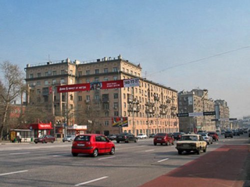 Идиллия на этой фотографии Ленинского проспекта…