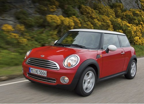 Близкий по имиджу хэтчбек Mini стоит ощутимо…