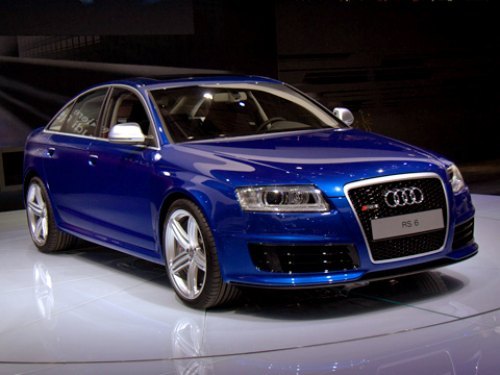 На стенде Audi девушек не было. Но при виде RS6 у…