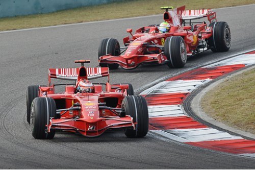 Пилоты Ferrari очень четко и качественно…