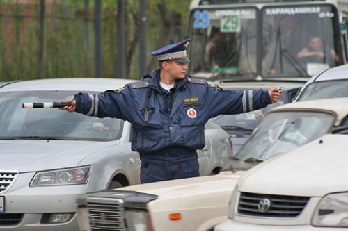 «Регулировщики, стоящие на перекрестках,…