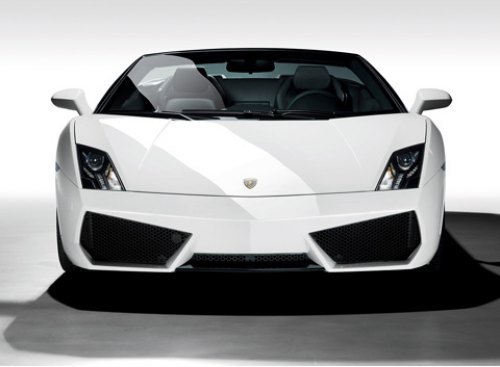 Спереди — светодиодные секции «дневного света» в…