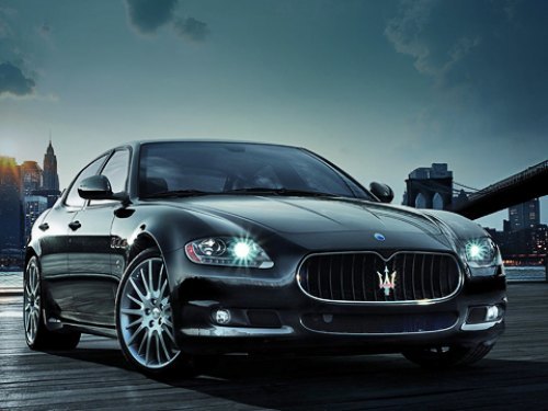 Спереди Quattroporte в спортивном костюме можно…