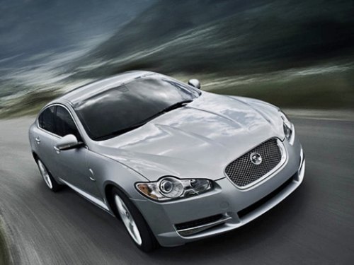 Седан Jaguar XF с 236-сильным турбодизелем…