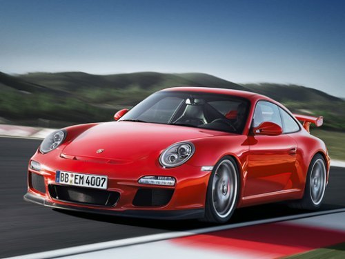 Спереди рестайлинговый Porsche 911 GT3 можно…