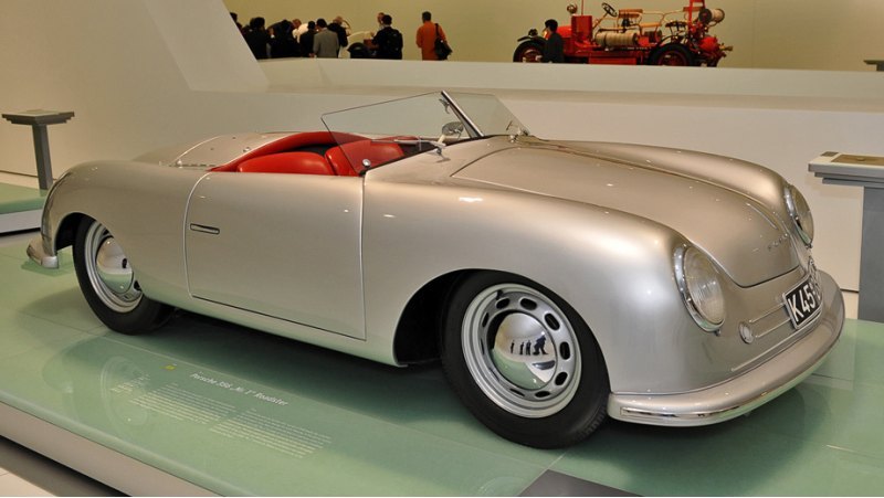 А это — первый Porsche, возле которого приведена…