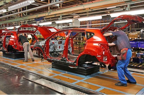 Сейчас на заводе Nissan в Сандерленде собирают…