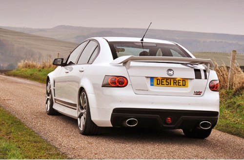 Сзади Bathurst S легко узнать по роскошным…