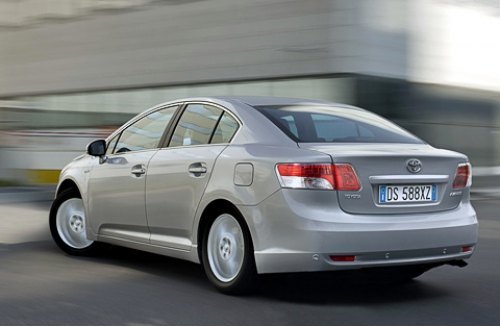 Цены на двухлитровый Avensis начинаются с 1 224…