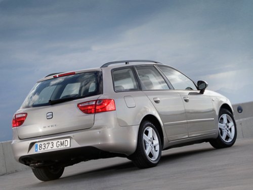 Сзади универсал Seat Exeo ST заметно отличается…