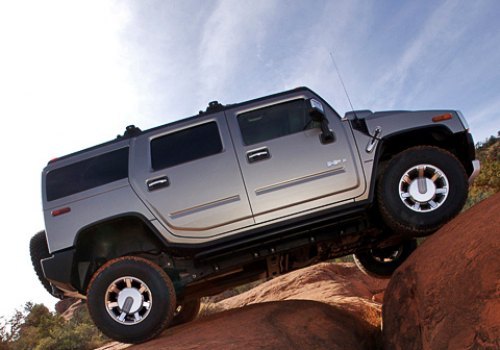 На восьмом месте — Hummer H2 со страховой премией…
