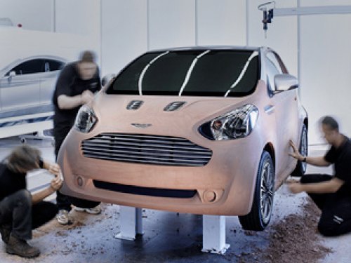 Превращение хэтчбека Toyota iQ в Aston Martin…