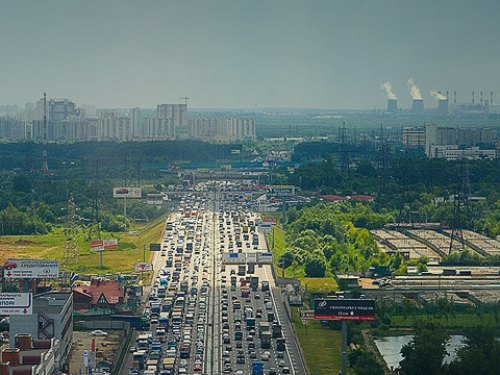 Глядя на улицы городов, и не заметишь двукратного…