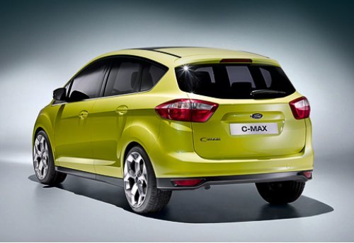 Корма машины напоминает зад кроссовера Kuga.