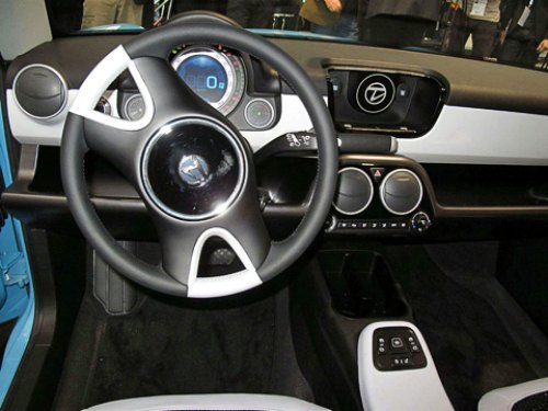 При взгляде на салон ассоциации с Mini делаются…