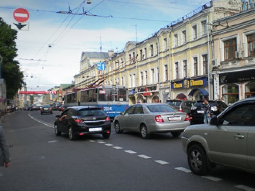 Сейчас штраф за выезд на спецполосу составляет…