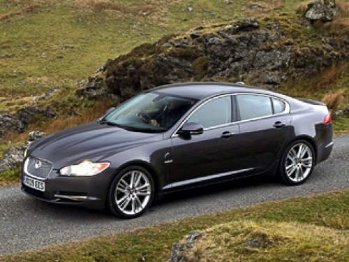 По слухам, Jaguar XF с четырёхцилиндровым дизелем…
