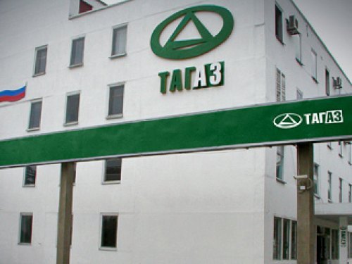 В довершение злоключений автозавод задолжал…