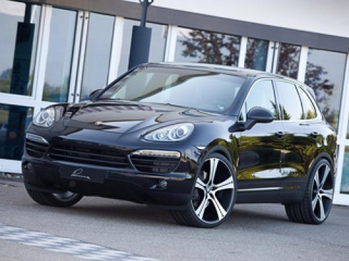 На фотографии — Porsche Cayenne с 23-дюймовыми…