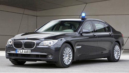 Уходить от погони на BMW 750Li High Security (407…