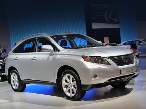 Переднеприводный Lexus RX 270 сонно выполняет…