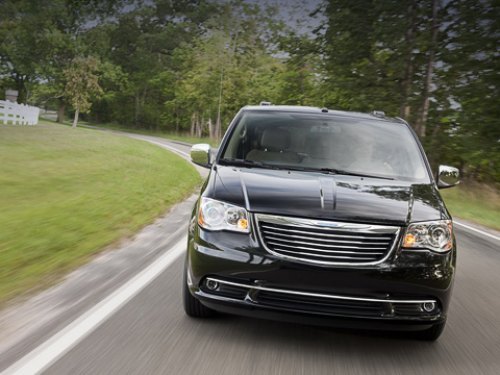 Так же как и дорестайлинговый Chrysler Town &…