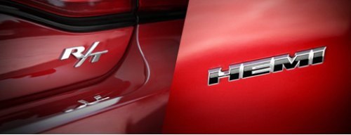 Пока топовой является версия R/T с мотором Hemi…