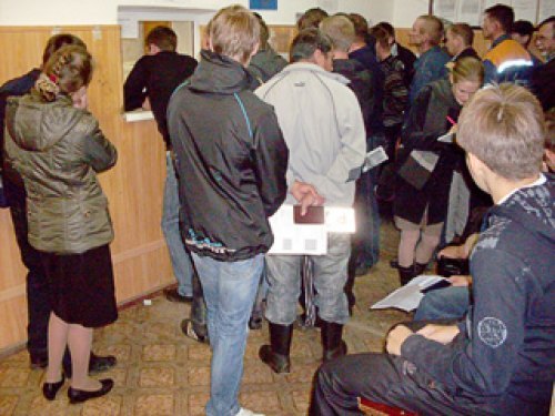Пока очереди в отделениях ГИБДД подчас просто…