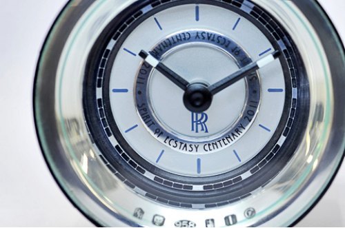 В интерьере юбилейного седана Rolls-Royce Phantom…