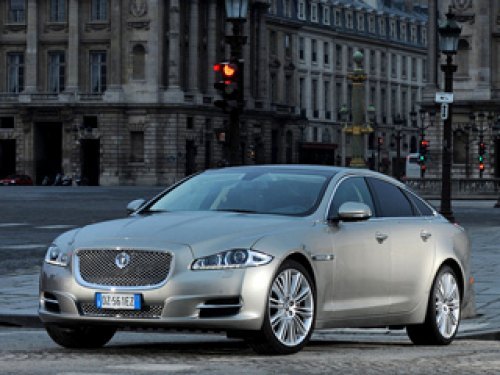 Модель Jaguar XJ с трёхлитровым мотором V6 —…