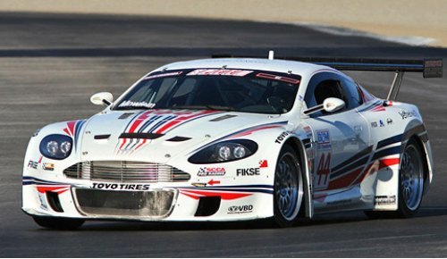 Болид Aston Martin DBRS9 — это алюминиевый…