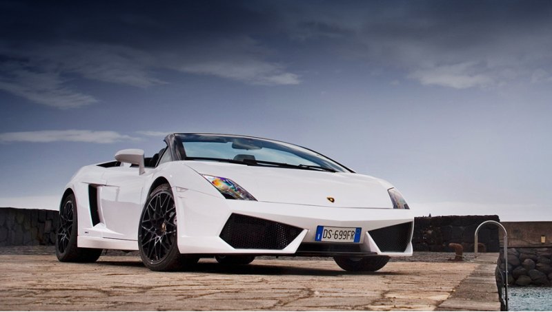 Считанных минут, проведённых за рулём Lamborghini…