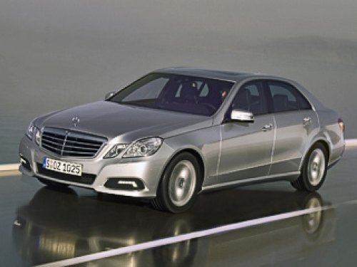 Седан Mercedes E 500 с 408-сильным агрегатом…