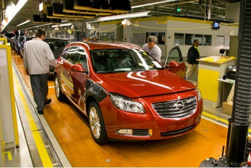 Оставшись под крылом General Motors, компания…