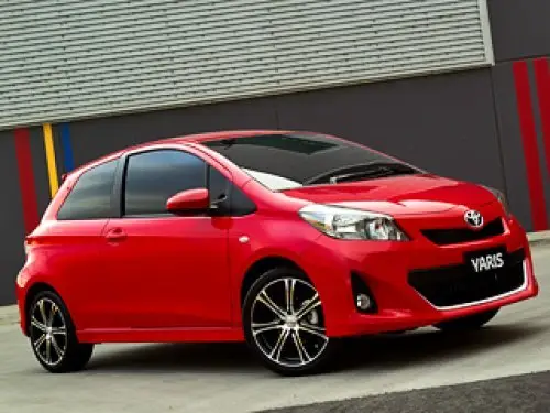 Именно трёхдверке Toyota Yaris новая внешность…