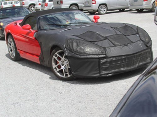 У двухместной модели Dodge Viper третьего…