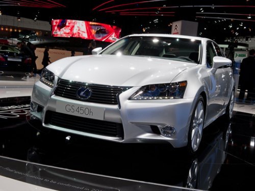 Бензиновый двигатель у седана Lexus GS 450h…