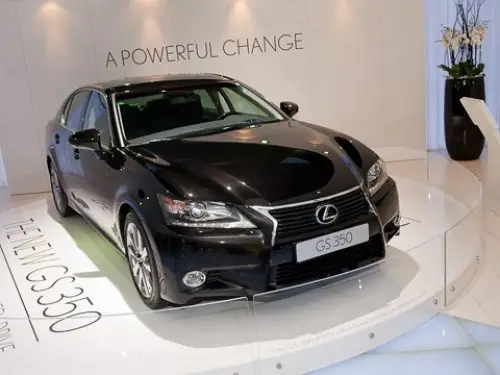 Седан Lexus GS 350 AWD с 317-сильным мотором V6…