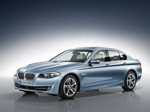 Среди стандартного оборудования для седана BMW 5…