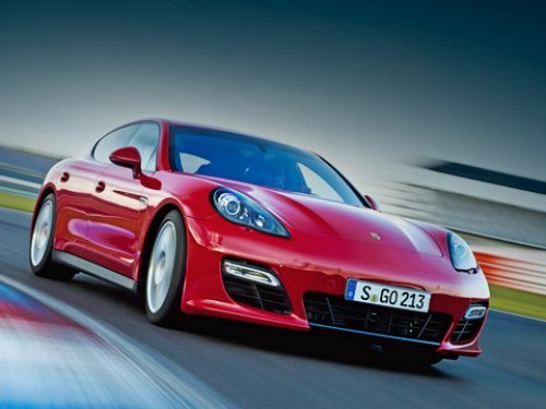 Внешне модель Porsche Panamera GTS отличается от…