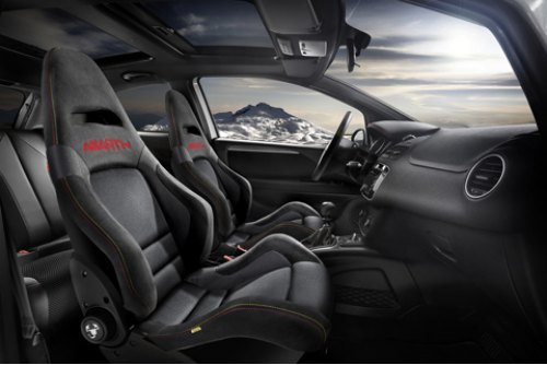 Хэтчбек Abarth Punto Scorpione, оснащенный…
