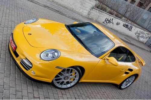 На каждые 100 автомобилей Porsche 911 приходится…
