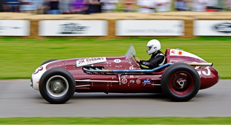 Это послевоенный Indy Car. В 50-х на гоночных…