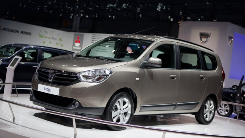 Французы уверены в надёжности компактвэна Dacia…